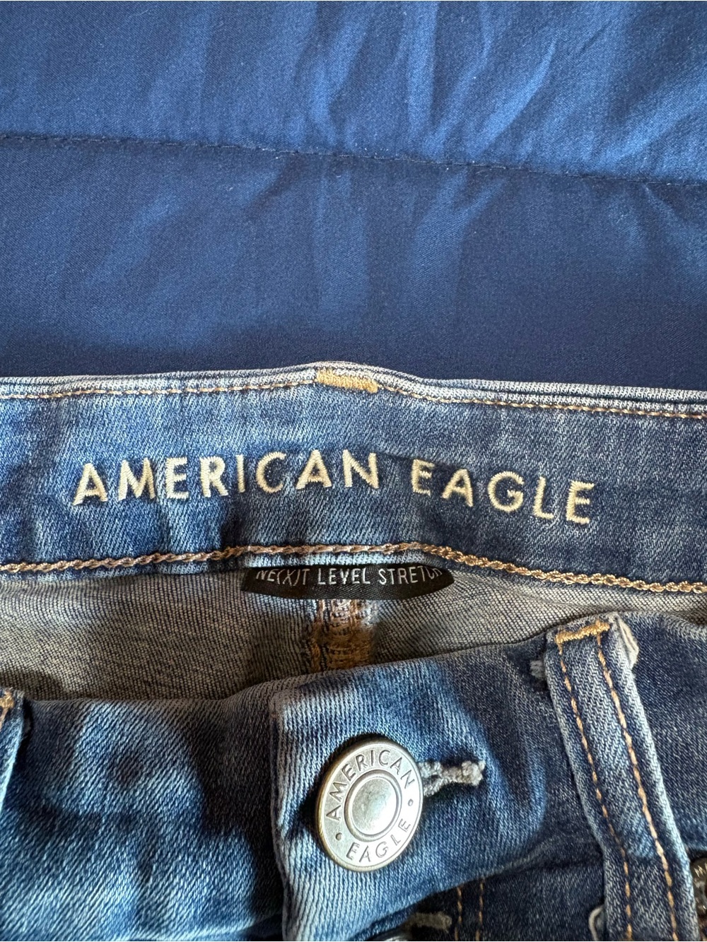 American Eagle Curvy Hi-Rise Shortie Size 2 Button Fly Med.Wash Stretch Summer - Picture 2 of 11